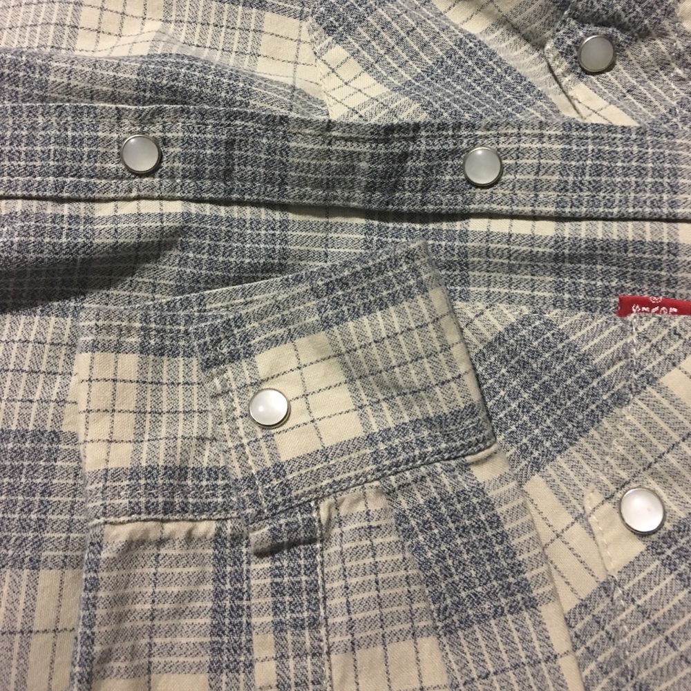 NWOT LEVIS button down - Picture 5 of 5
